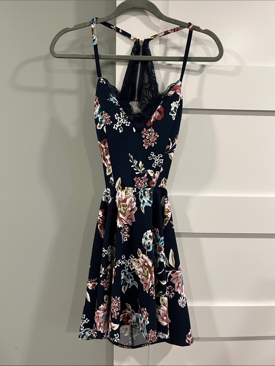 Speechless Dresses & Skirts - Speechless Navy Floral Mini Dress with Lace Back